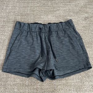 Lululemon On the Fly Short Heather Charcoal Grey
